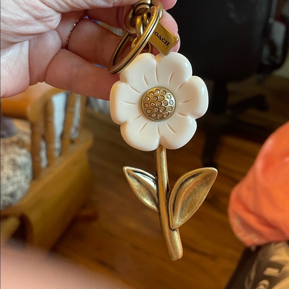Coach flower charm only - Picture 3 of 3